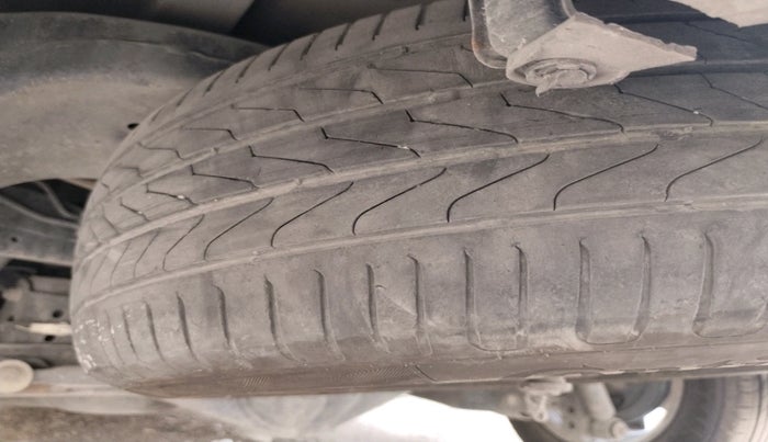 2017 Toyota Innova Crysta 2.4 GX 8 STR, Diesel, Manual, 1,35,959 km, tyre