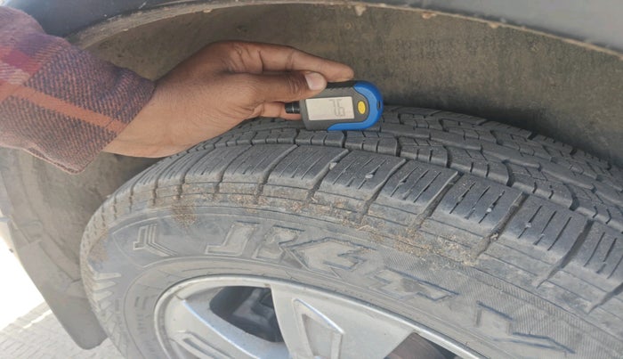 2012 Mahindra XUV500 W8, Diesel, Manual, 1,28,396 km, tyre