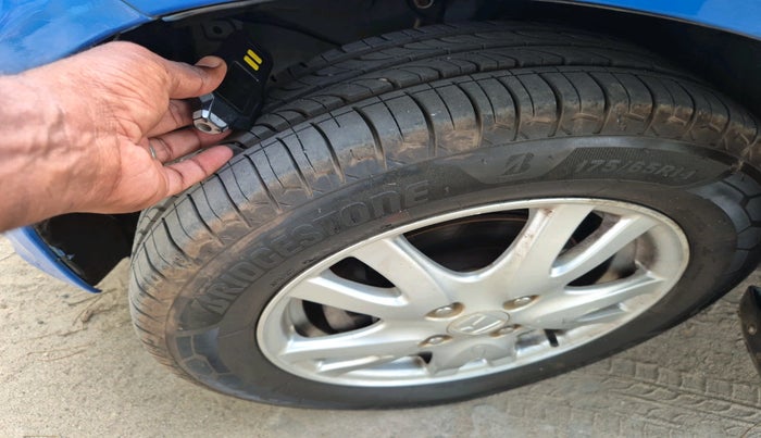 2012 Honda Brio V MT, Petrol, Manual, 55,032 km, tyre