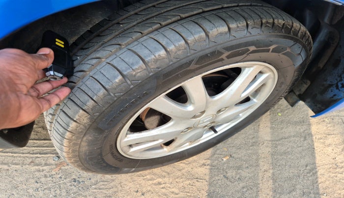 2012 Honda Brio V MT, Petrol, Manual, 55,032 km, tyre