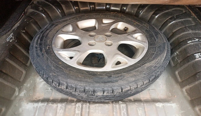 2013 Renault Scala RXZ DIESEL, Diesel, Manual, 1,47,119 km, tyre