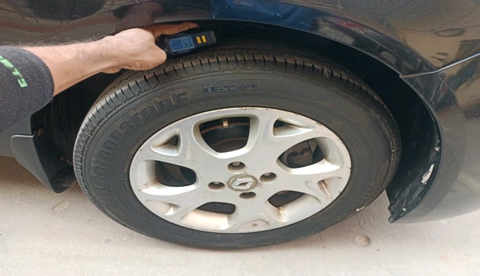 2013 Renault Scala RXZ DIESEL, Diesel, Manual, 1,47,119 km, tyre