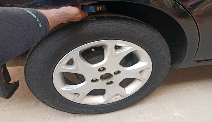 2013 Renault Scala RXZ DIESEL, Diesel, Manual, 1,47,119 km, tyre