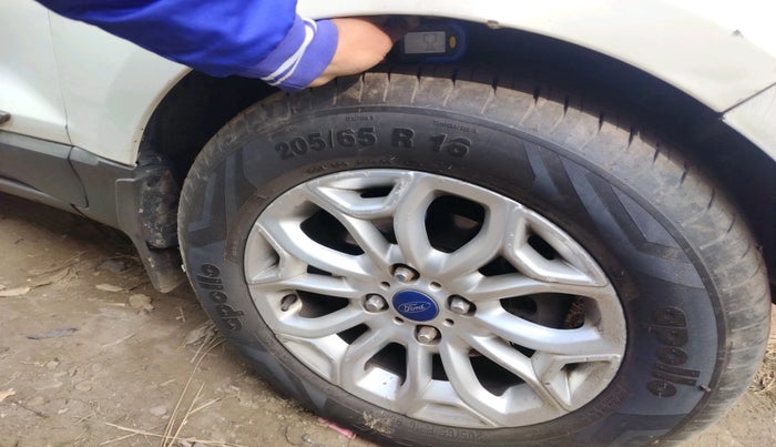 2016 Ford Ecosport TITANIUM 1.5L DIESEL, Diesel, Manual, 1,25,768 km, tyre