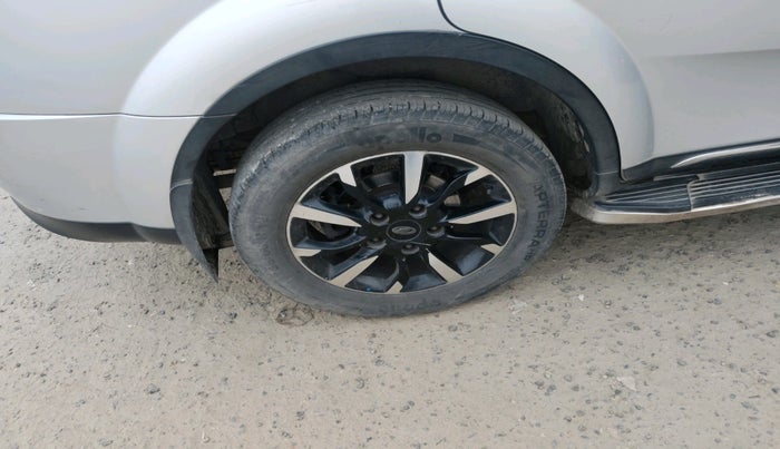 2018 Mahindra XUV500 W11 AT, Diesel, Automatic, 73,406 km, tyre