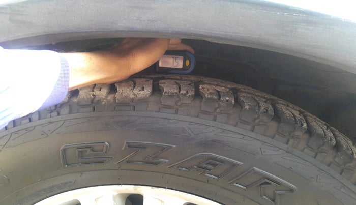 2015 Ssangyong Rexton RX7, Diesel, Automatic, 1,60,226 km, tyre