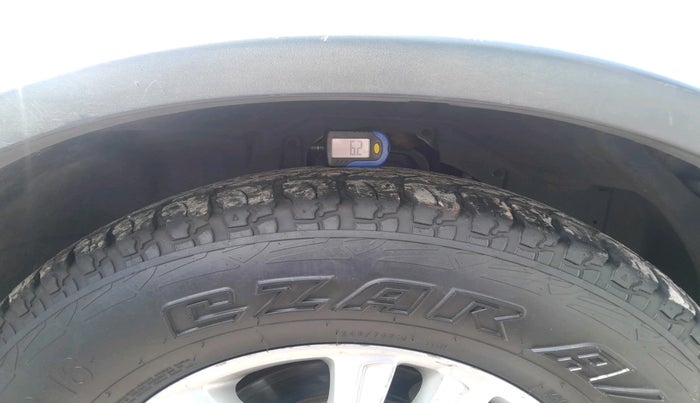 2015 Ssangyong Rexton RX7, Diesel, Automatic, 1,60,226 km, tyre