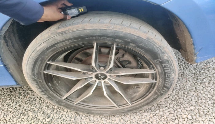 2014 Volvo S60 SUMMUM D5, Diesel, Automatic, 1,14,445 km, tyre