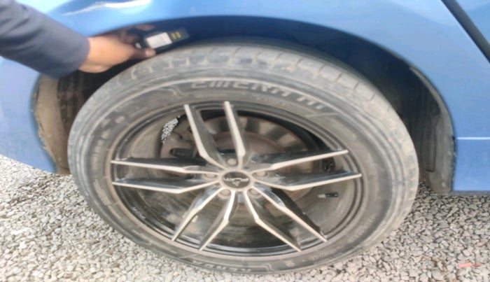 2014 Volvo S60 SUMMUM D5, Diesel, Automatic, 1,14,445 km, tyre