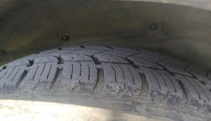 2018 Tata Hexa XTA 4X2 7 STR, Diesel, Automatic, 1,22,315 km, tyre