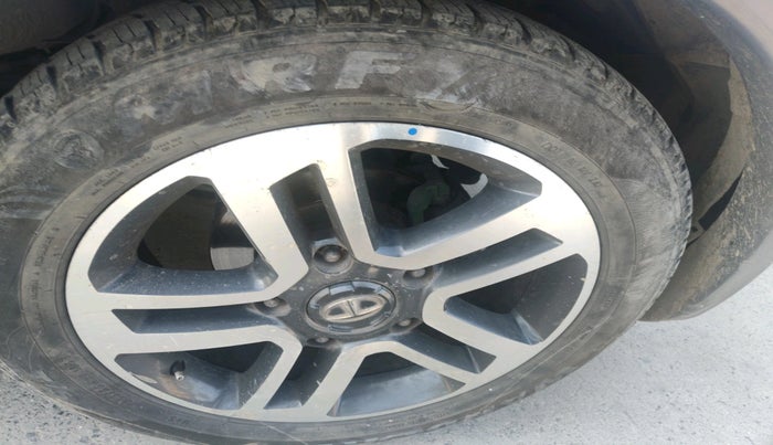 2018 Tata Hexa XTA 4X2 7 STR, Diesel, Automatic, 1,22,315 km, tyre