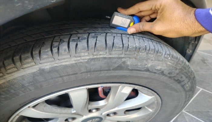 2017 Mahindra XUV500 W10, Diesel, Manual, 1,66,578 km, tyre