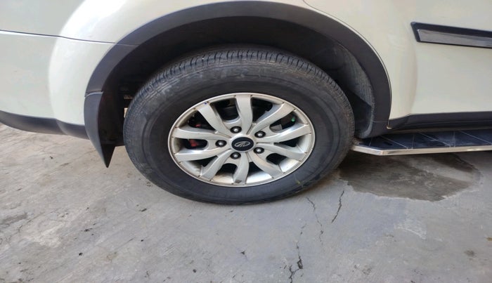 2017 Mahindra XUV500 W10, Diesel, Manual, 1,66,578 km, tyre