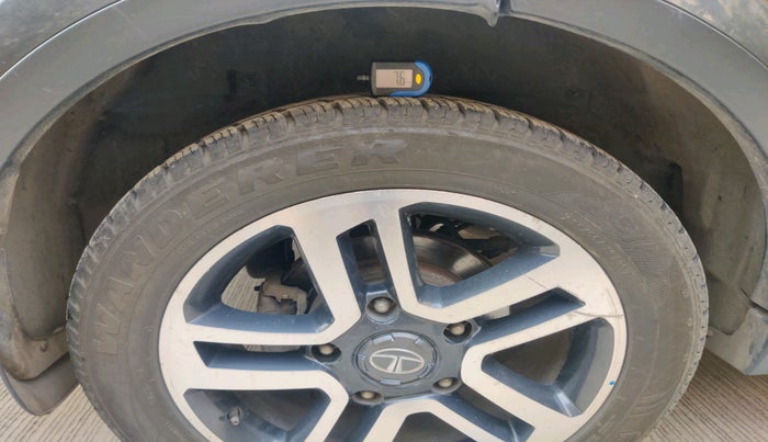 2017 Tata Hexa XT 4X2 7 STR, Diesel, Manual, 1,48,951 km, tyre