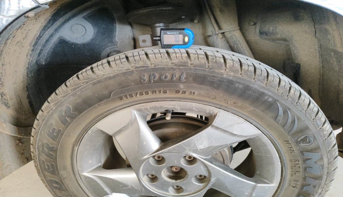 2014 Renault Duster 110 PS RXZ 4X4 MT DIESEL, Diesel, Manual, 70,112 km, tyre