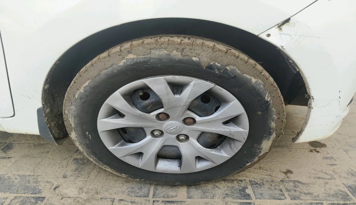 2016 Hyundai Xcent BASE 1.1, Diesel, Manual, 1,06,063 km, tyre