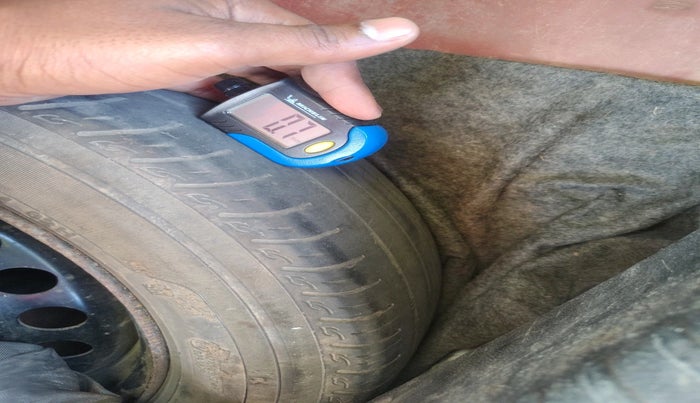 2014 Honda Amaze 1.5L I-DTEC S, Diesel, Manual, 2,39,107 km, tyre