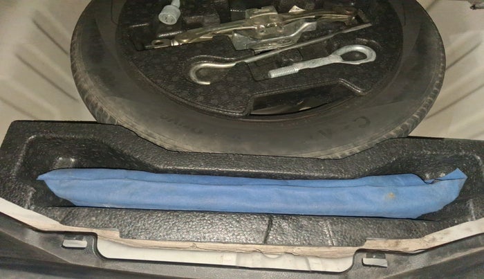 2015 Maruti Ciaz ZDI, Diesel, Manual, 2,31,189 km, tyre