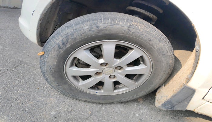 2011 Maruti Swift ZXI, Petrol, Manual, 88,005 km, tyre