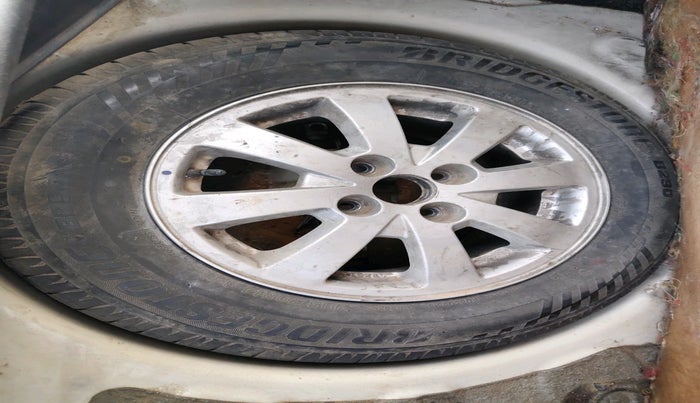 2011 Maruti Swift ZXI, Petrol, Manual, 88,005 km, tyre