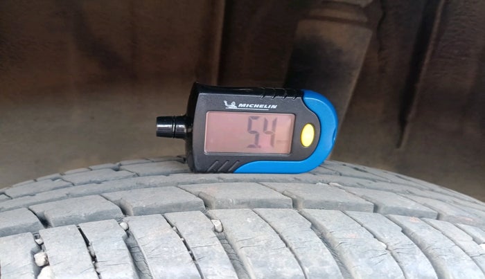 2017 Renault Kwid RXT 02 Anniversary Edition, Petrol, Manual, 28,602 km, tyre