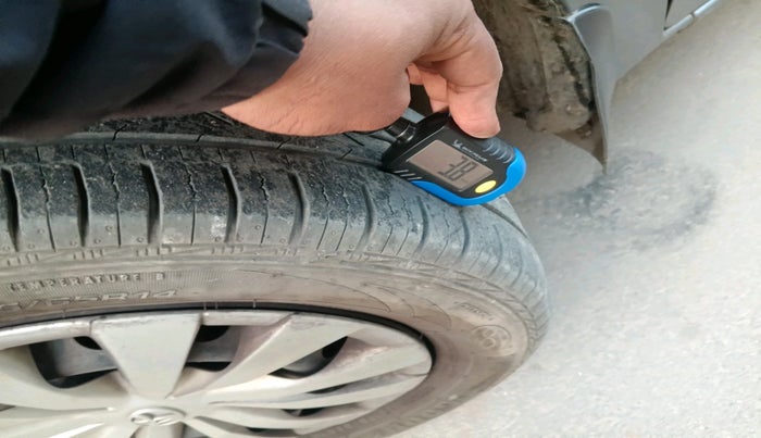 2014 Toyota Etios Liva G, Petrol, Manual, 45,523 km, tyre