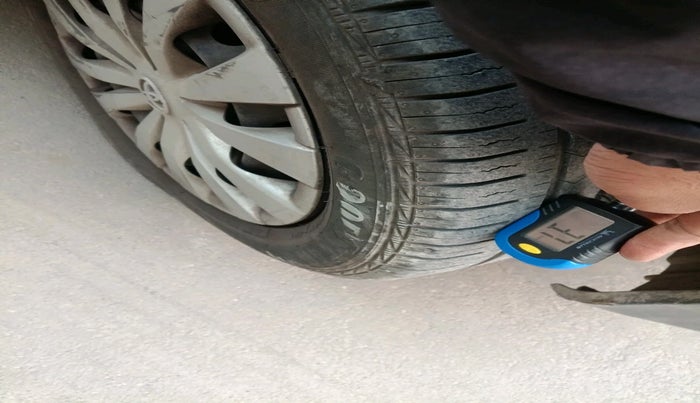 2014 Toyota Etios Liva G, Petrol, Manual, 45,523 km, tyre