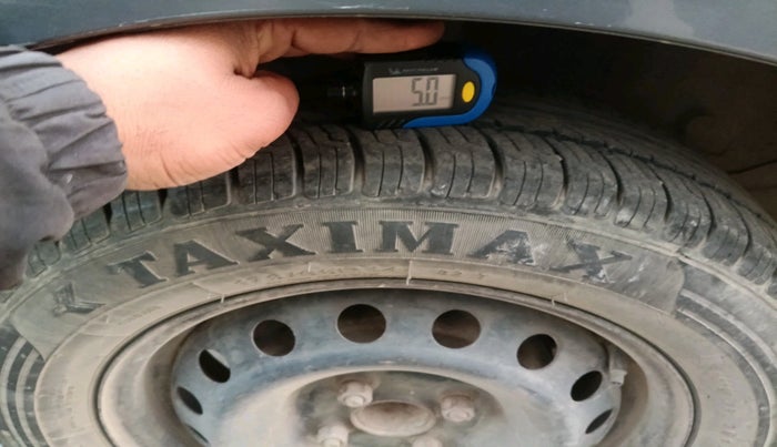 2014 Toyota Etios Liva G, Petrol, Manual, 45,523 km, tyre