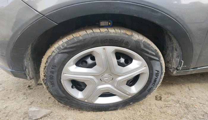 2020 Tata NEXON XE PETROL, Petrol, Manual, 72,465 km, tyre