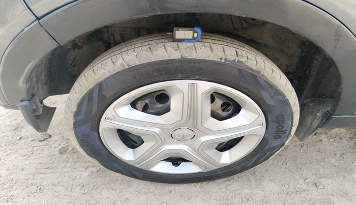 2020 Tata NEXON XE PETROL, Petrol, Manual, 72,465 km, tyre