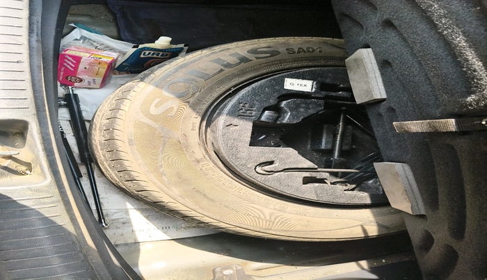 2016 Hyundai Creta SX PLUS 1.6 PETROL, Petrol, Manual, 1,18,799 km, tyre