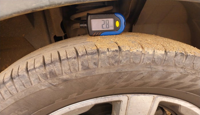 2019 Renault TRIBER RXZ, Petrol, Manual, 90,336 km, tyre