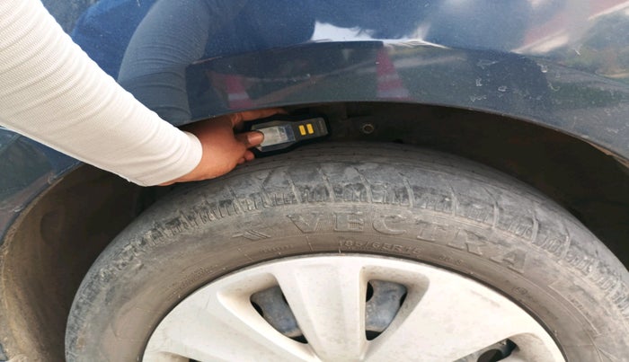 2017 Maruti Ertiga VXI, Petrol, Manual, 1,06,789 km, tyre