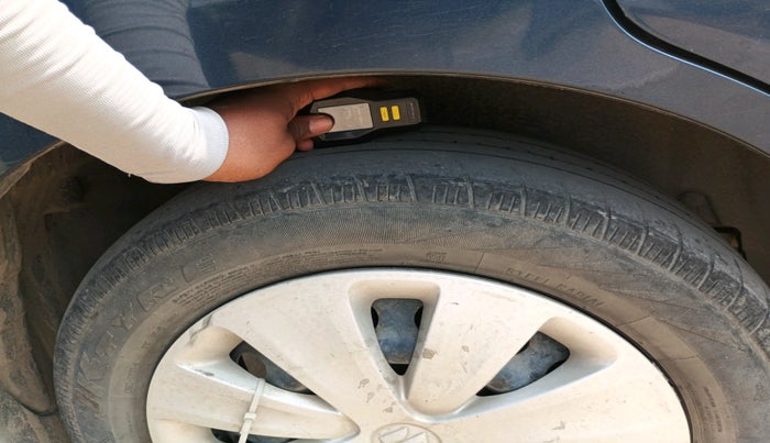 2017 Maruti Ertiga VXI, Petrol, Manual, 1,06,789 km, tyre