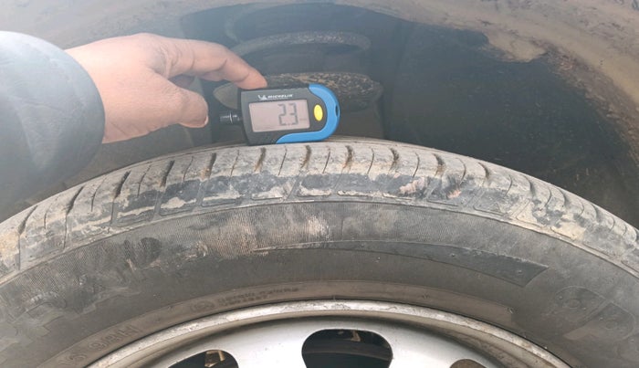 2015 Renault Duster RXE PETROL, Petrol, Manual, 41,599 km, tyre