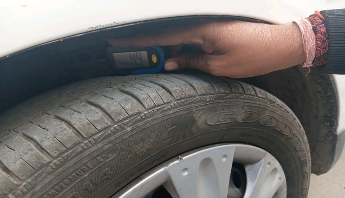 2016 Honda Brio S MT, Petrol, Manual, 61,737 km, tyre