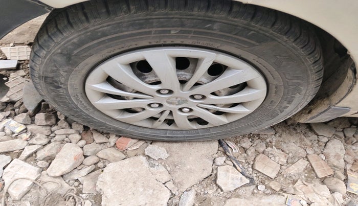 2012 Hyundai i10 ERA 1.1 LPG, Petrol, Manual, 1,10,383 km, tyre