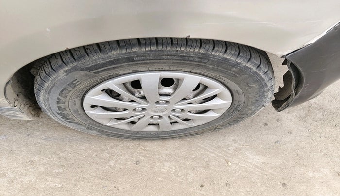 2012 Hyundai i10 ERA 1.1 LPG, Petrol, Manual, 1,10,383 km, tyre