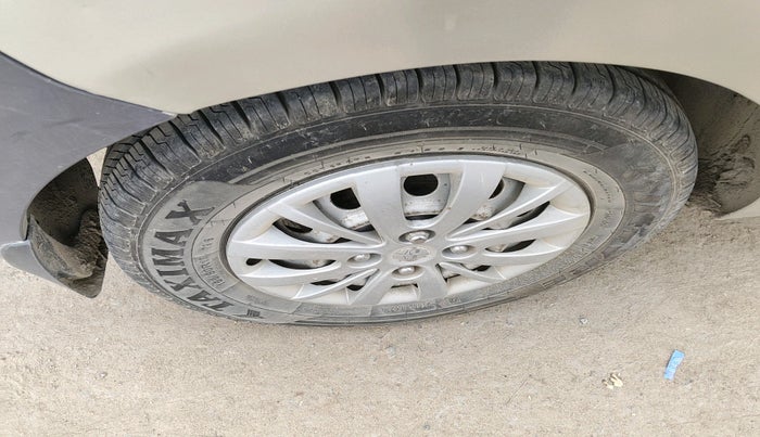 2012 Hyundai i10 ERA 1.1 LPG, Petrol, Manual, 1,10,383 km, tyre