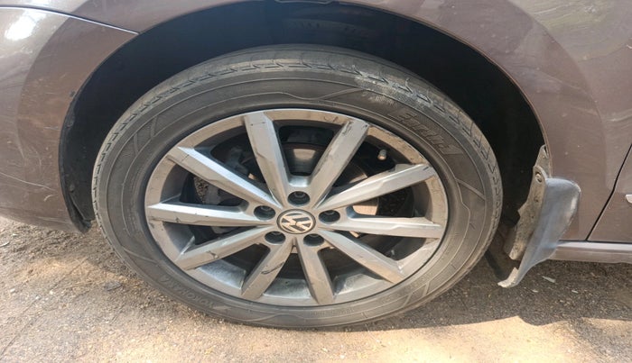 2019 Volkswagen Vento HIGHLINE PLUS 1.5 AT 16 ALLOY, Diesel, Automatic, 1,22,217 km, tyre