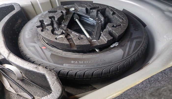 2019 Volkswagen Vento HIGHLINE PLUS 1.5 AT 16 ALLOY, Diesel, Automatic, 1,22,217 km, tyre