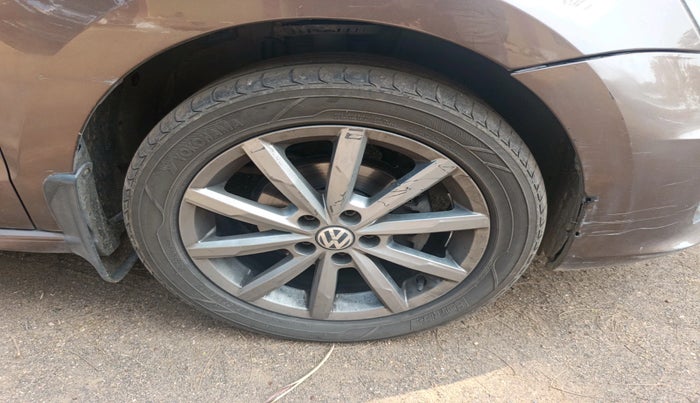 2019 Volkswagen Vento HIGHLINE PLUS 1.5 AT 16 ALLOY, Diesel, Automatic, 1,22,217 km, tyre