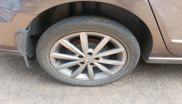 2019 Volkswagen Vento HIGHLINE PLUS 1.5 AT 16 ALLOY, Diesel, Automatic, 1,22,217 km, tyre