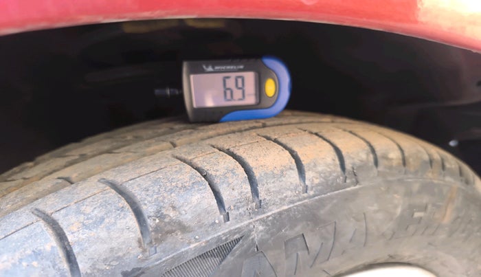 2009 Hyundai i10 MAGNA 1.2 AT, Petrol, Automatic, 1,04,991 km, tyre