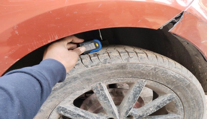 2014 Volkswagen Polo HIGHLINE1.2L, Petrol, Manual, 1,01,611 km, tyre