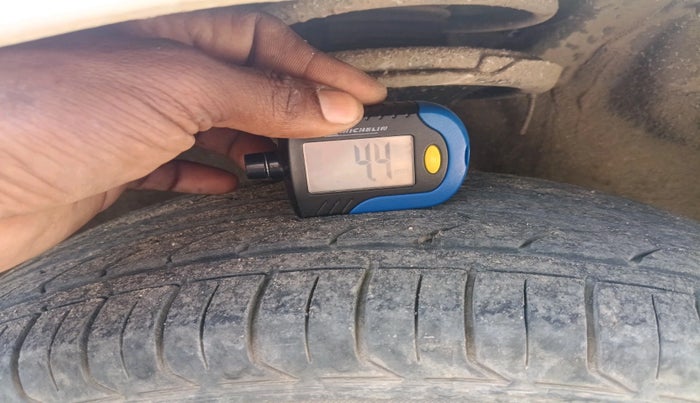 2011 Hyundai i20 MAGNA 1.2, Petrol, Manual, 93,362 km, tyre