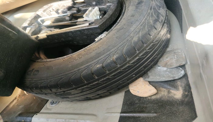 2012 Volkswagen Vento HIGHLINE DIESEL 1.6, Diesel, Manual, 1,56,706 km, tyre