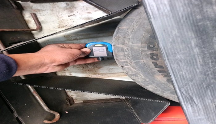 2011 Toyota Etios G, Petrol, Manual, 1,56,678 km, tyre