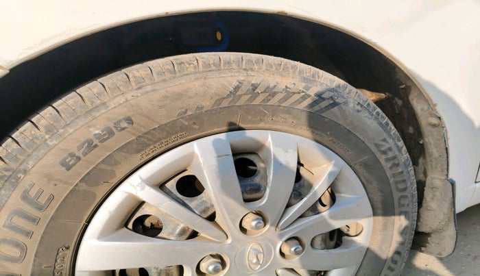 2015 Hyundai i10 SPORTZ 1.1, Petrol, Manual, 68,330 km, tyre