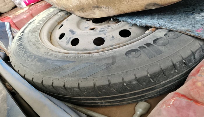 2011 Maruti Swift Dzire VDI, Diesel, Manual, 1,01,539 km, tyre